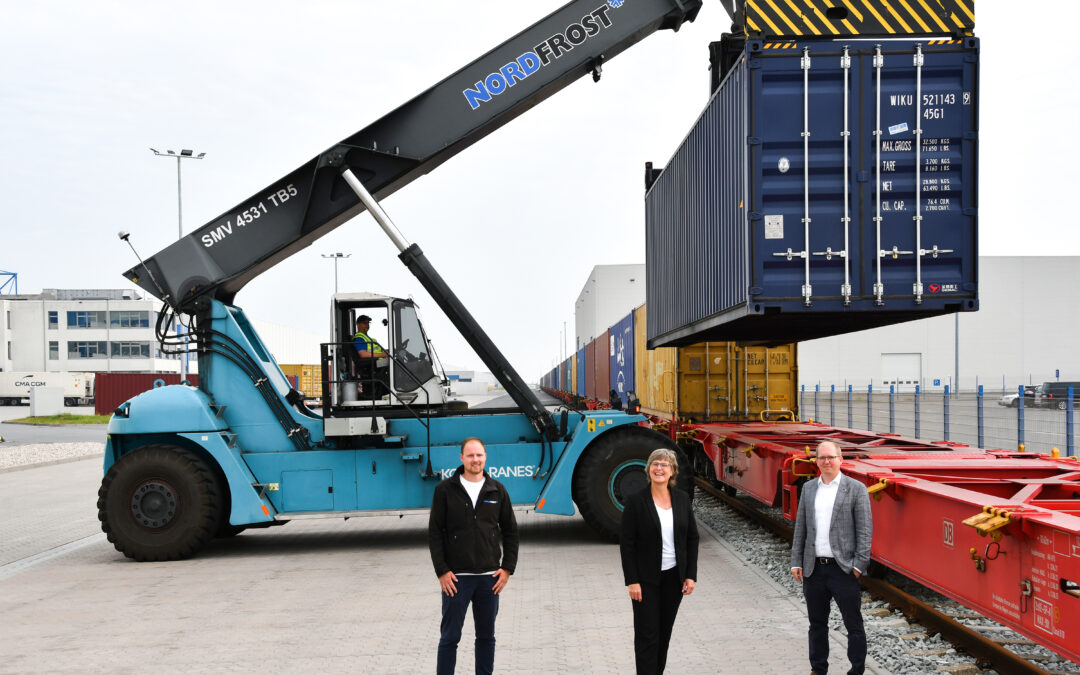 NORDFROST Seehafen-Terminal wickelt Direktzug aus China im Containerhafen Wilhelmshaven ab